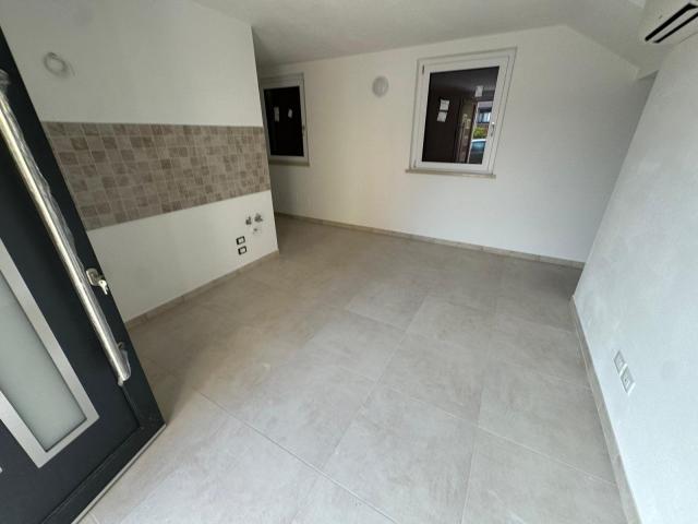 Villa Indipendente in affitto a Sud-Est, Brenzone