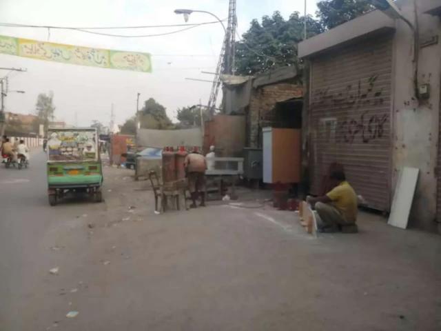 Commercial for sale in Bank Officer Colony, Chung Khurad