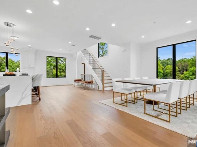 Townhouse for sale in Paramus, New Jersey