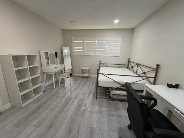 Room for rent in Midway City, California