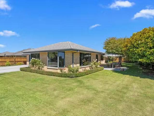 House for sale in Chaslands, Canterbury