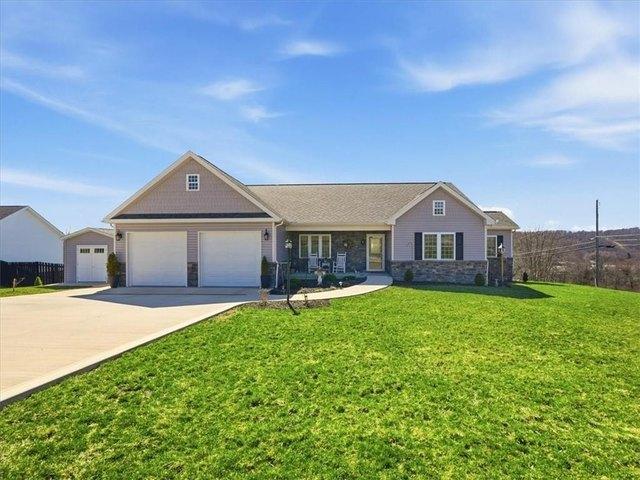 House for sale in Burgettstown, Pennsylvania