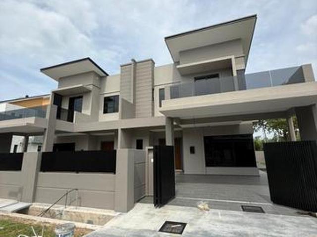 Terraced House for sale in Malaka