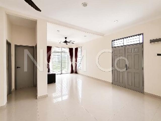 Terraced House for sale in Malaka