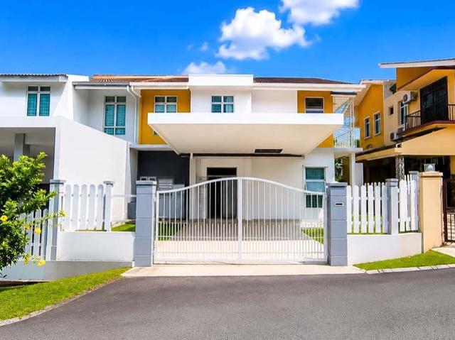 Terraced House for sale in Malaka