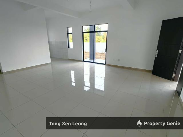 Terraced House for sale in Malaka