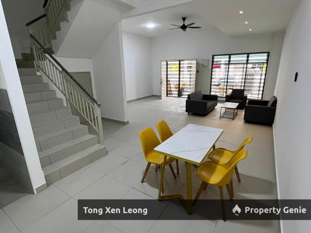 Terraced House for sale in Malaka