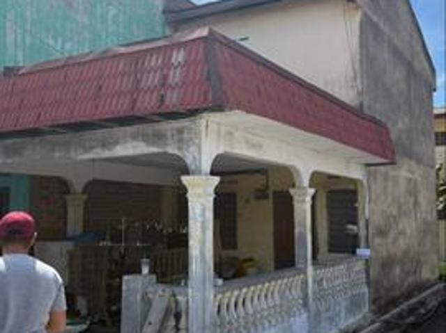 Terraced House for sale in Malaka