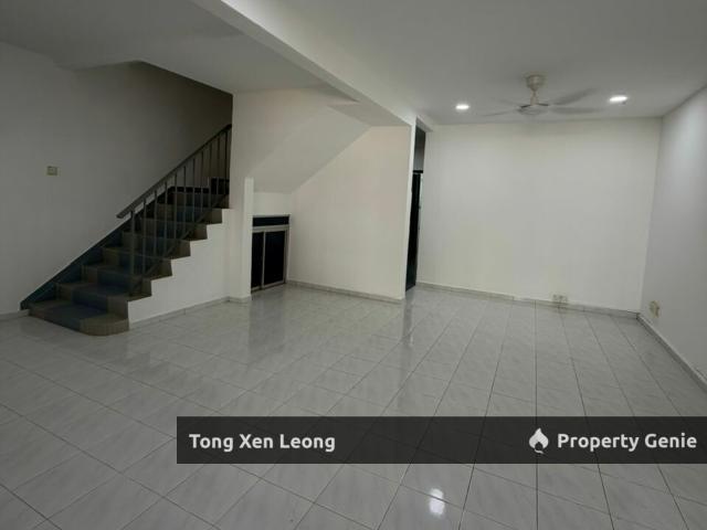 Terraced House for sale in Malaka