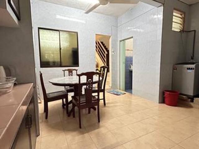 Terraced House for sale in Malaka