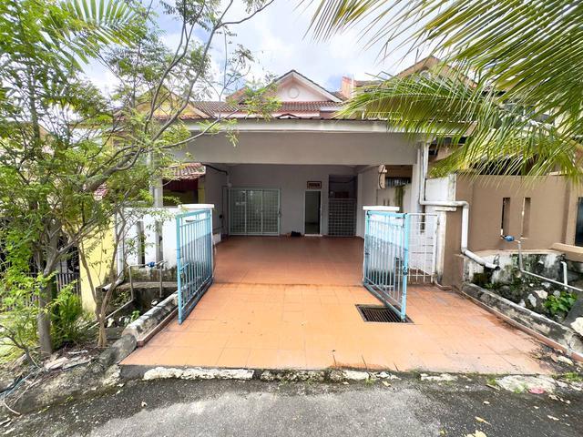Terraced House for sale in Pantai