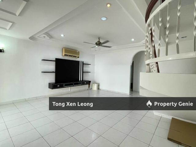 Terraced House for sale in Malaka