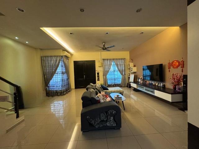 Terraced House for sale in Malaka