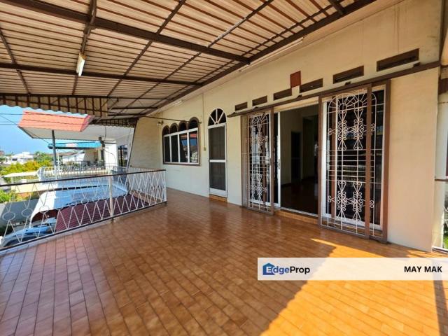 House for sale in Malaka