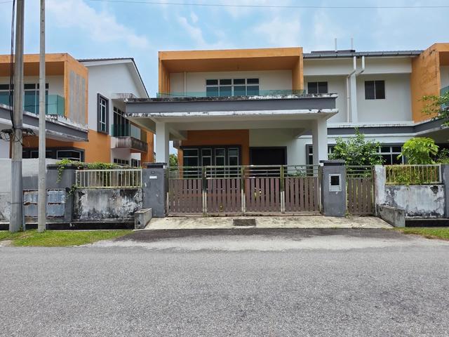 Residential House for sale in Senggarang, Batu Pahat