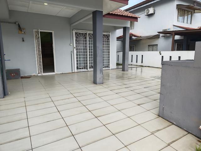 Residential House for rent in Seri Kembangan, Majlis Bandaraya Subang Jaya