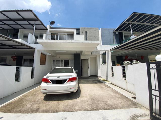 Terraced House for sale in Malaka