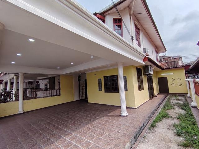 Terraced House for sale in Malaka