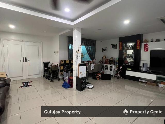 Terraced House for sale in Malaka