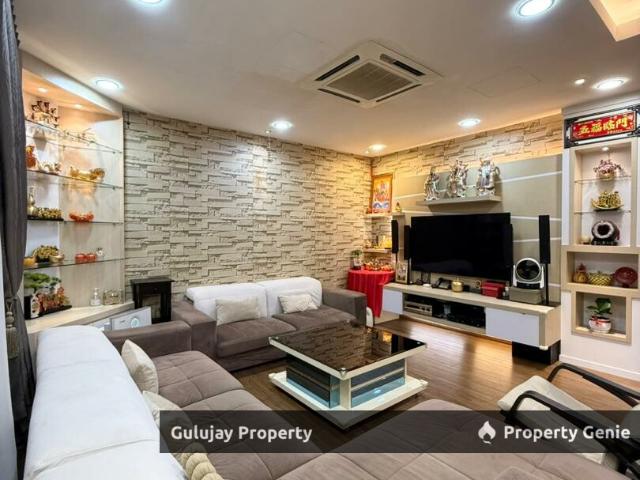 Terraced House for sale in Malaka