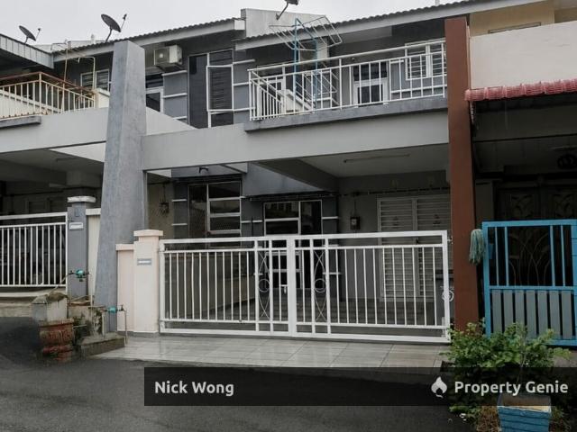 Terraced House for sale in Malaka