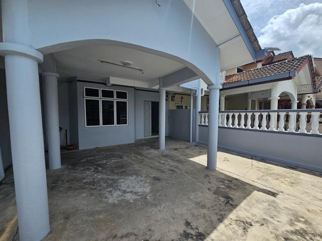 Terraced House for sale in Malaka