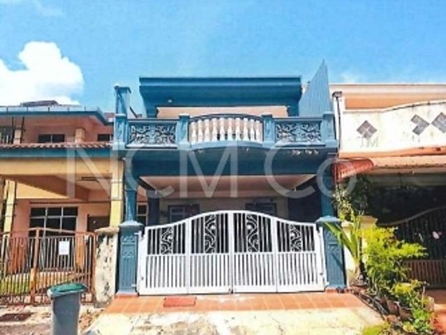 Terraced House for sale in Malaka