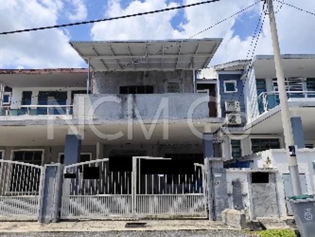 Terraced House for sale in Malaka