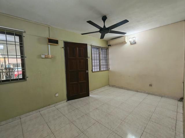 Terraced House for sale in Malaka