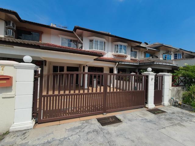 Terraced House for sale in Malaka