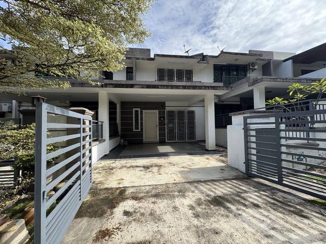 Terraced House for sale in Malaka