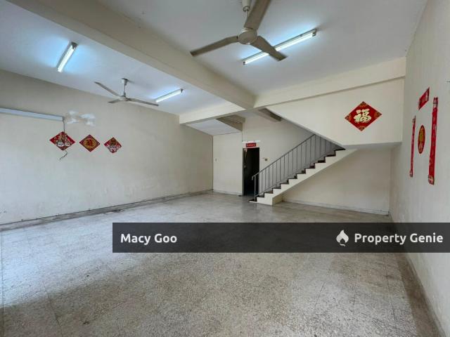 Terraced House for sale in Malaka