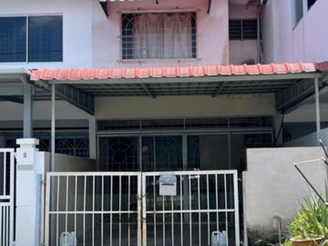 Terraced House for sale in Malaka