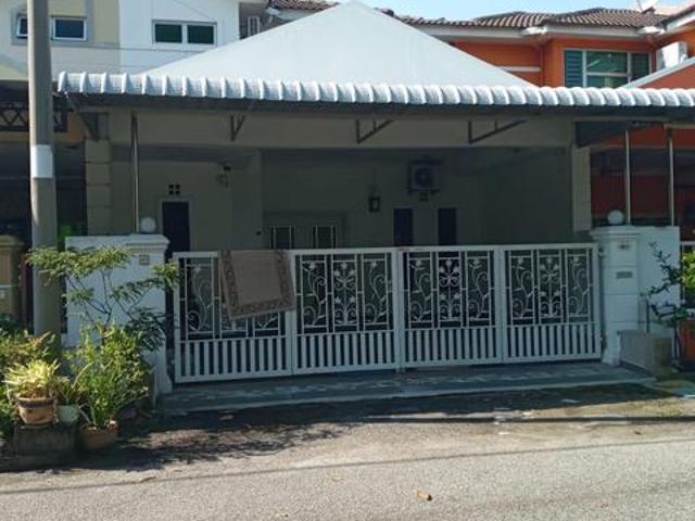 Terraced House for sale in Malaka