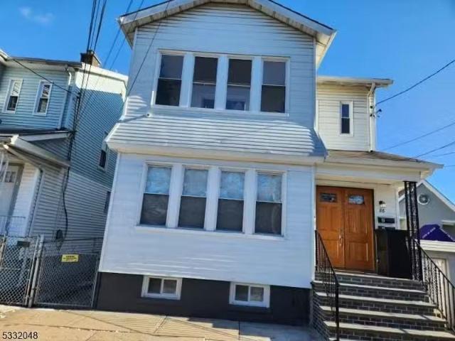 Condo for rent in Newark