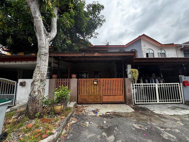 Terraced House for sale in Malaka
