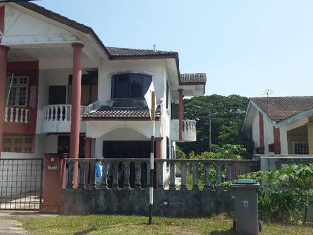 Terraced House for sale in Malaka