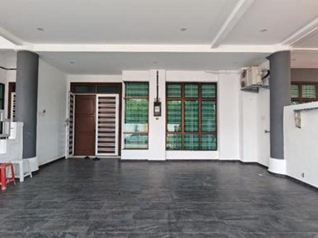 Terraced House for sale in Malaka
