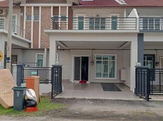 Terraced House for sale in Malaka