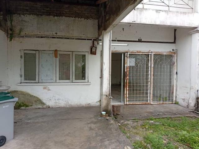 Terraced House for sale in Malaka