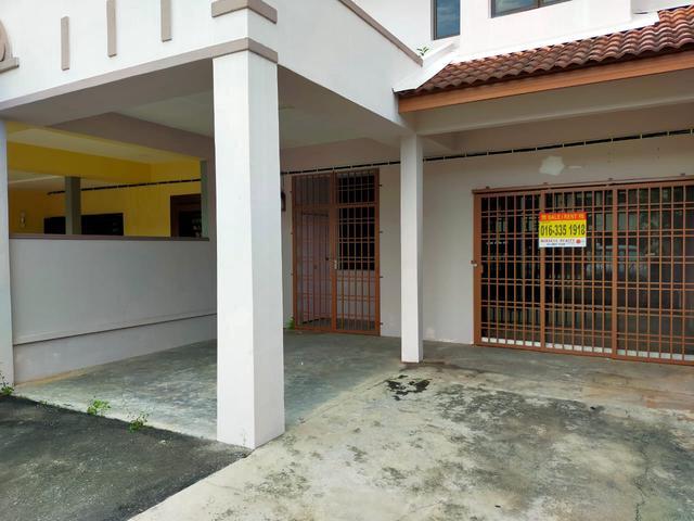Terraced House for sale in Malaka