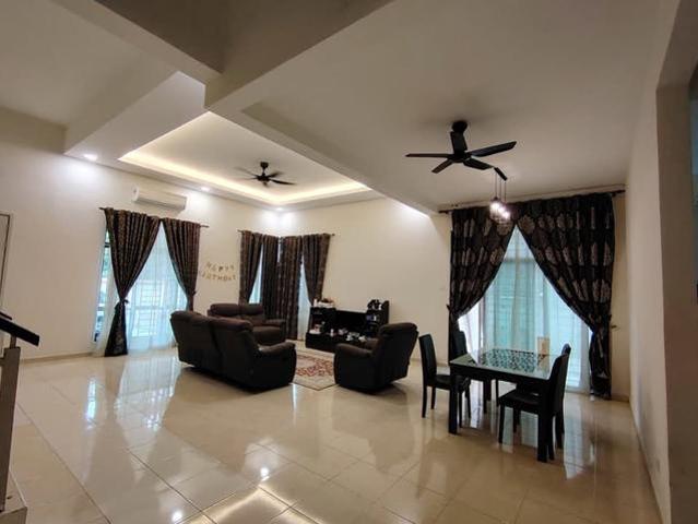 Terraced House for sale in Malaka
