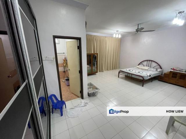House for sale in Malaka