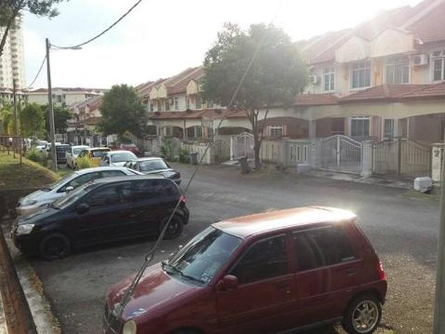 Terraced House for sale in Malaka