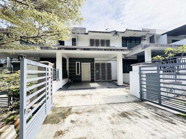 Terraced House for sale in Malaka