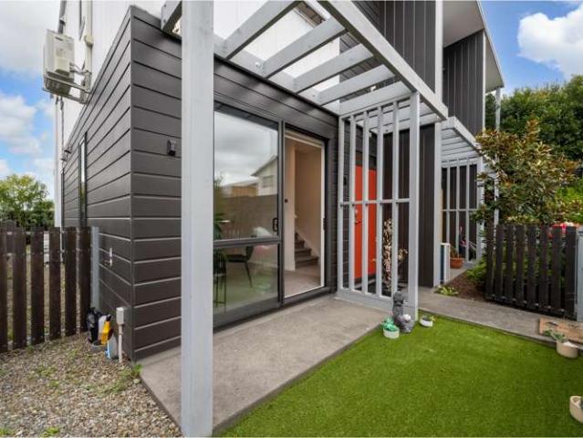 House for sale in Wairau Valley