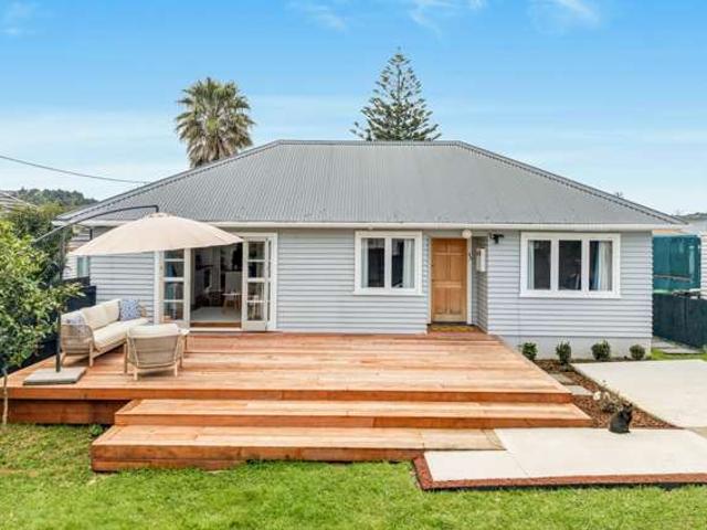 House for sale in Beach Haven, Kaipātiki