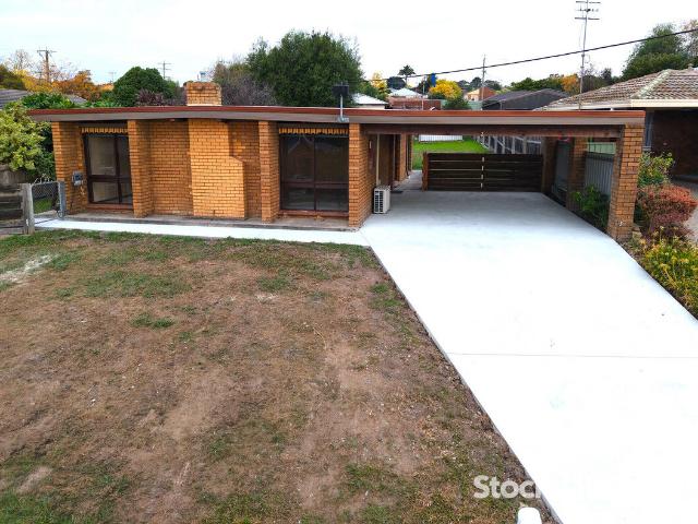 House for rent in Churchill, Victoria