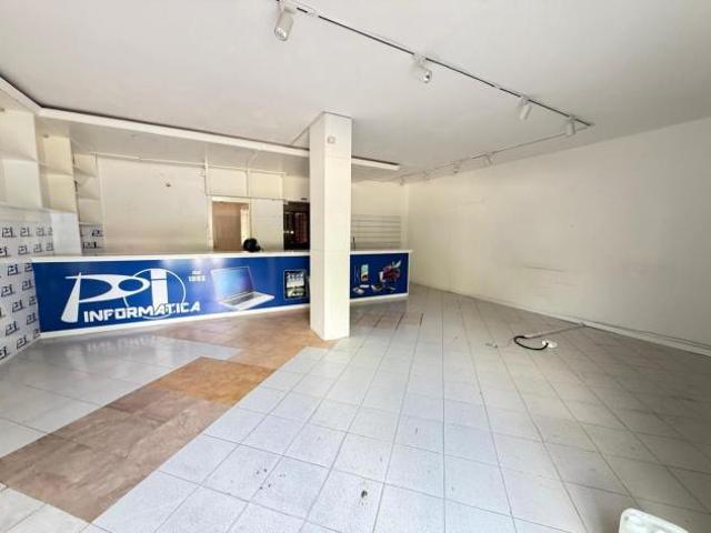 Locale Commerciale in affitto a Caserta, Campania