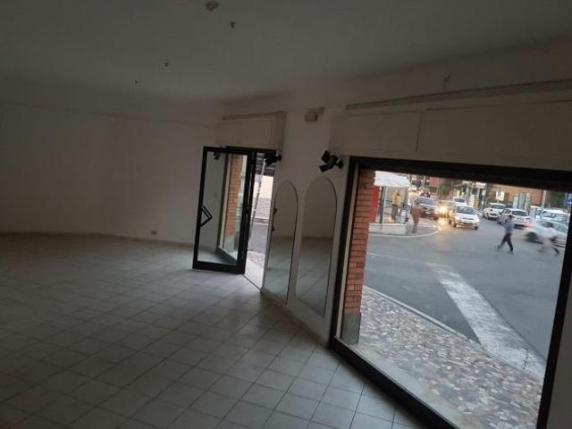 Locale Commerciale in affitto a Partaccia, Marina Di Massa